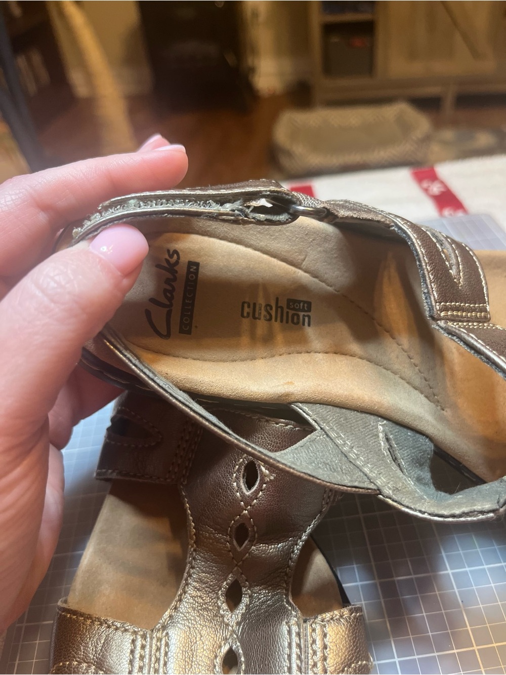 Clarks Cushion Soft, Size: 6, Metallic Bronze Leather Sandals - Picture 4 of 6